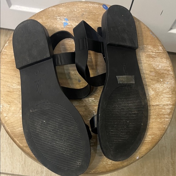Like New Joie Lennox Black Strappy Sandals - Picture 5 of 6
